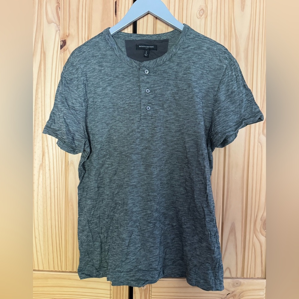 Banana Republic Charcoal Short Sleeve Tee